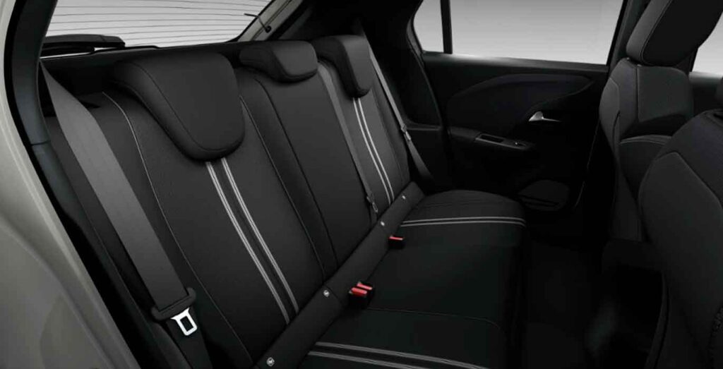 OPEL-Corsa-e-GS-62kW-interior-trasera