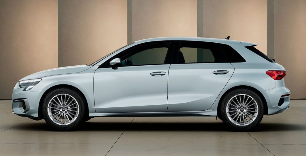 AUDI-A3-Sportback-Advanced-30-TFSI-S-Tronic-exterior-perfil