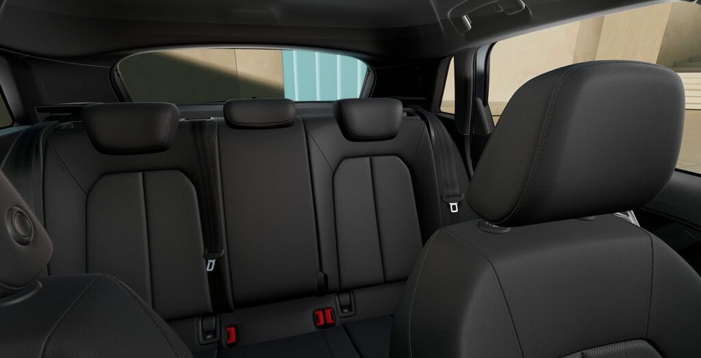 AUDI-A3-Sportback-Advanced-30-TFSI-S-Tronic-interior-trasera