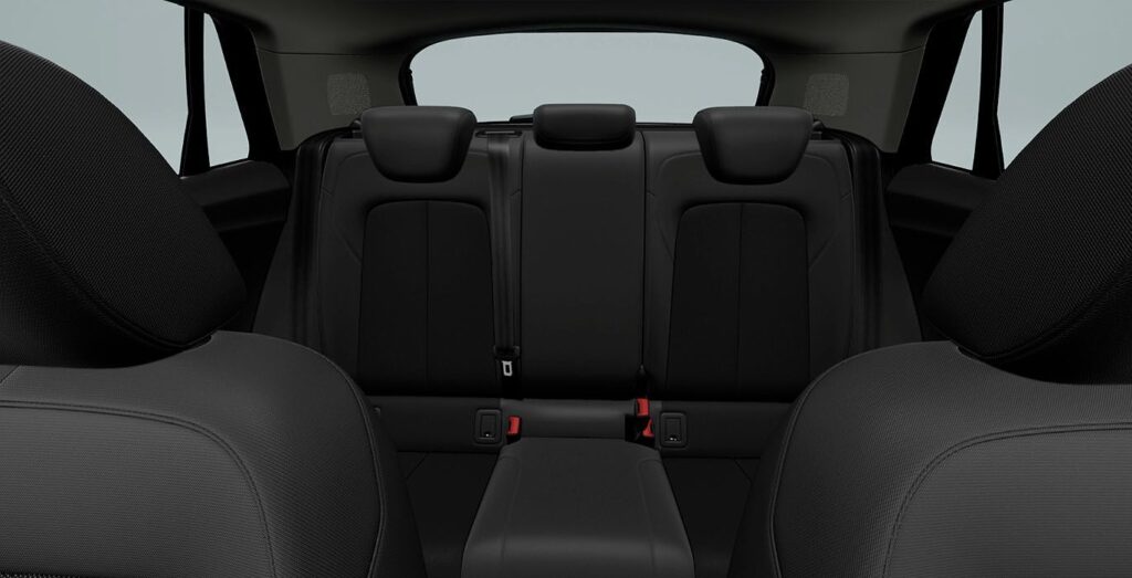 AUDI-Q2-Advanced-30-TFSI-interior-trasera