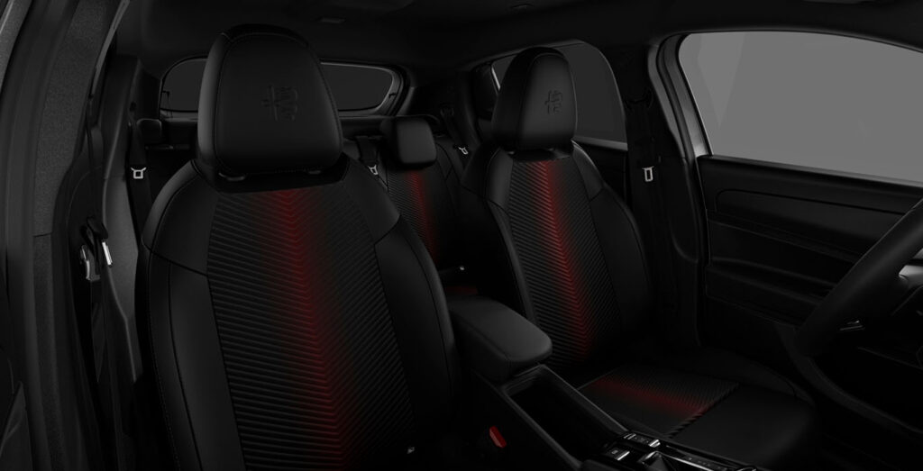 Alfa-Romeo-Junior-Ibrida-Speciale-100kW-136CV-interior-trasera
