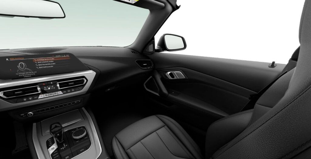 Interior delantero BMW Z4 sDrive20i con asientos y volante deportivos