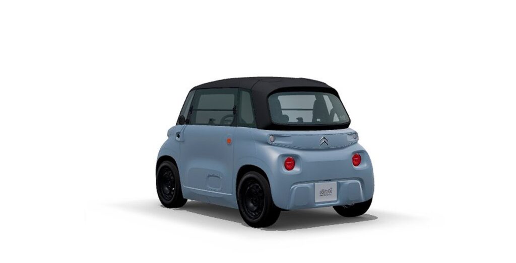 Vista trasera exterior del Citroën AMI My AMI, microcoche eléctrico automático, en color gris
