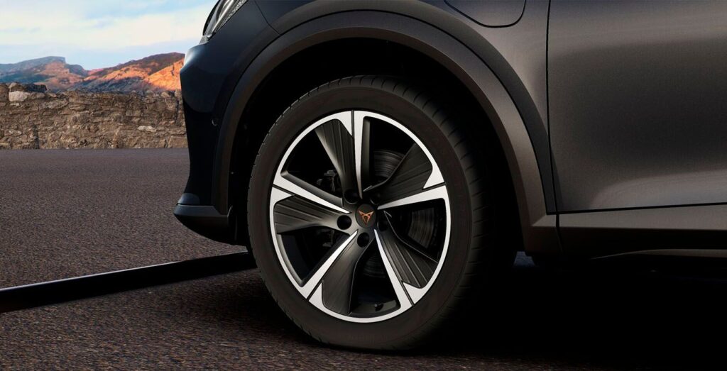 CUPRA-Formentor-1.4-E-Hybrid-204CV-DSG-gris-magnetic-exterior-llanta