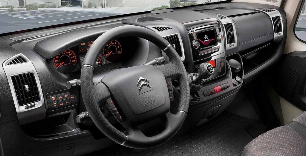Citroen-Jumper-L2H2-interior-delantera