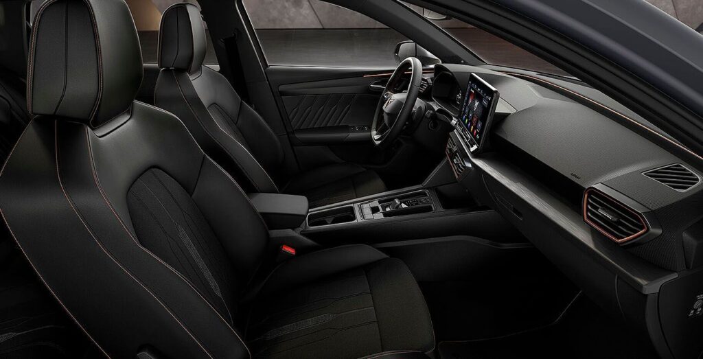Cupra-Leon-eTSI-DSG-interior-perfil