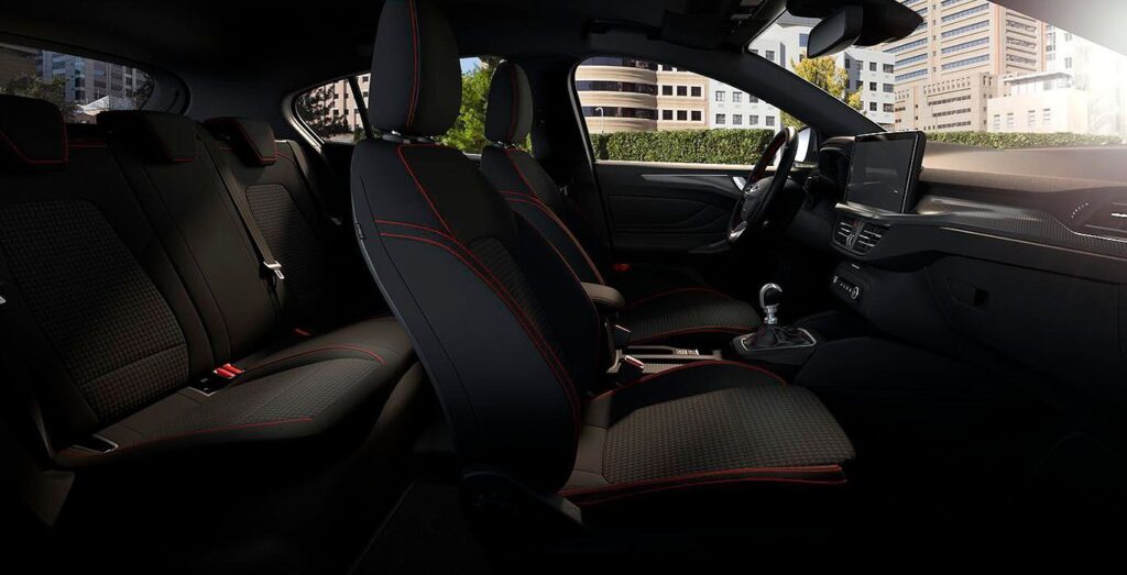 FORD-Focus-1.0-Ecoboost-Mhev-St-Line-interior-perfil