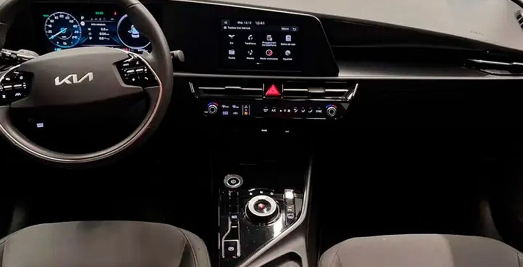 KIA-Niro-1.6-GDi-PHEV-135kW-183CV-Concept-interior-delantera-2
