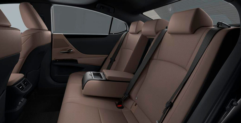 Lexus ES 300h Premium, vista interior de los asientos traseros en renting