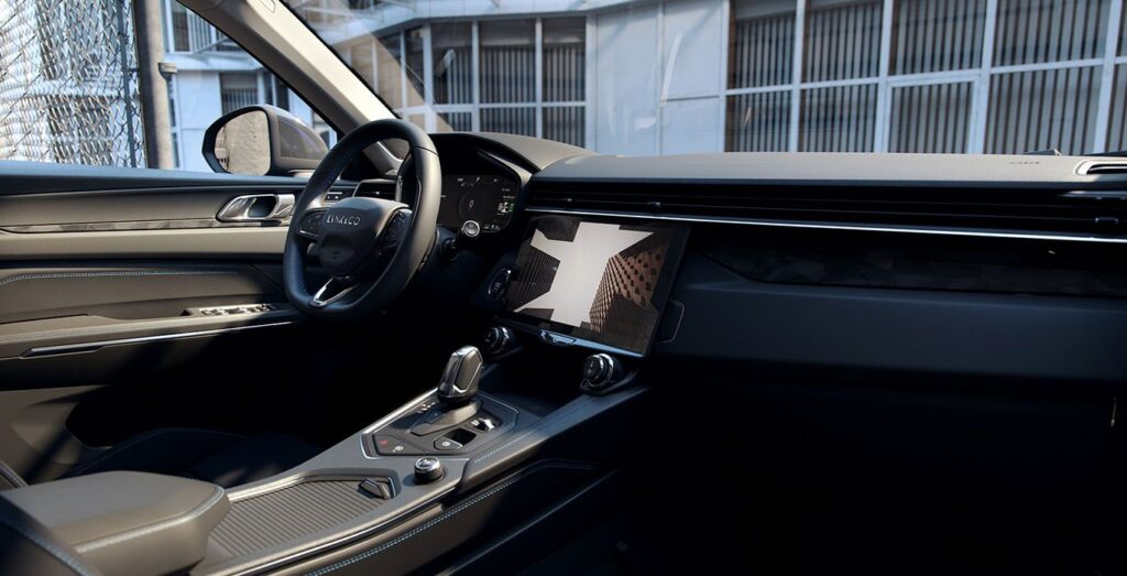 Lynk-Co-01-1.5-PHEV-interior-delantera