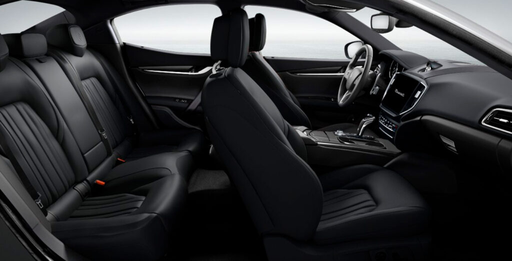 MASERATI-GHIBLI-GT-ULTIMA-L4-330CV-RWD-AUTOMATICO-interior-perfil