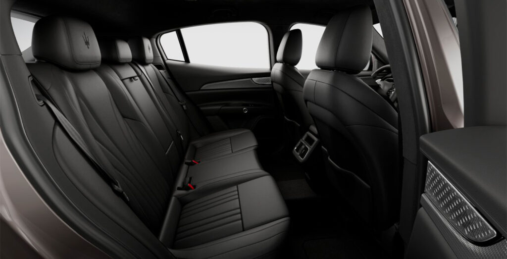 MASERATI-Grecale-GT-Hybrid-MY24-interior-trasera