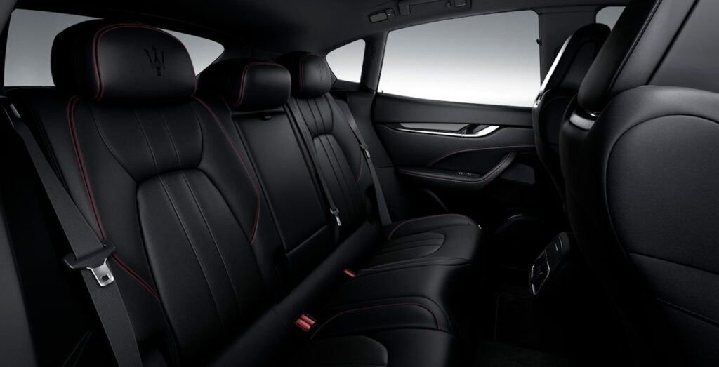 MASERATI-LEVANTE-MODENAV6-430CV-AWD-AUTOMATICO-interior-trasera