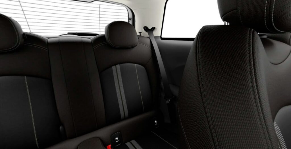 MINI-Cooper-SE-interior-trasera