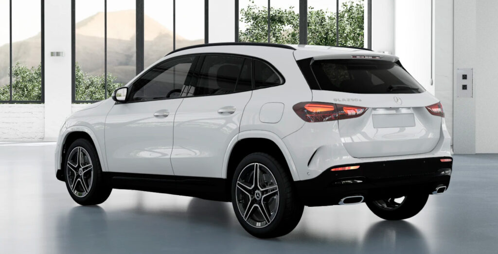 Mercedes-Benz-GLA-250e-amg-line-night-blanco-exterior-trasera
