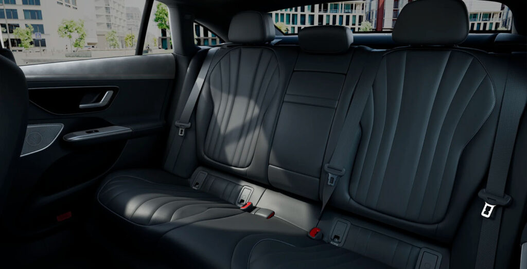 Mercedes-EQE-350-interior-trasera