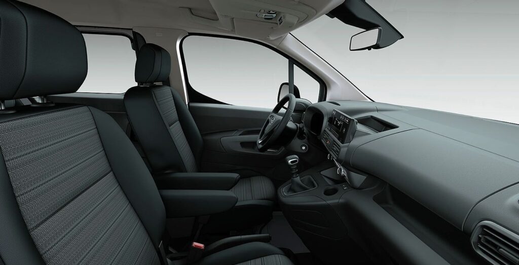Opel-Combo-Life-1.5-TD-Edition-Plus-interior-perfil