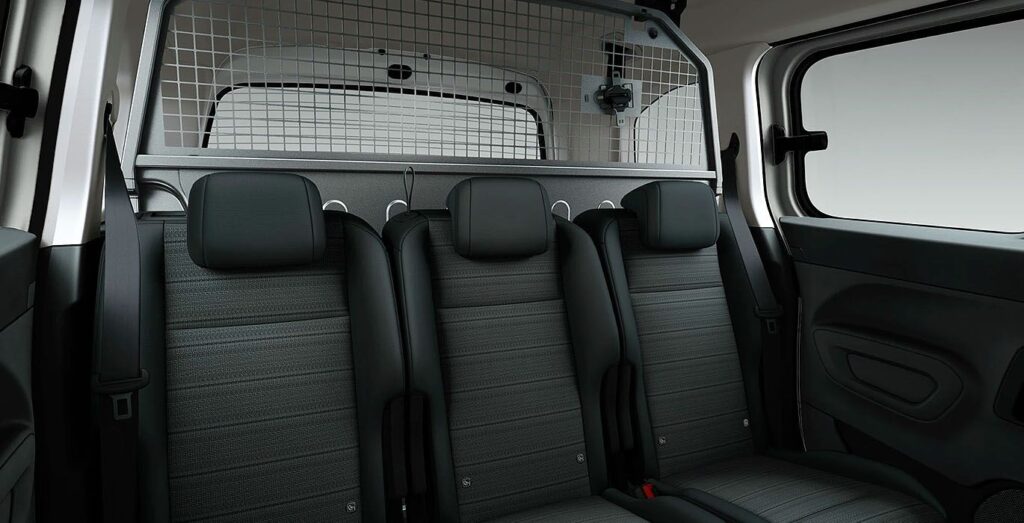 Opel-Combo-Life-1.5-TD-Edition-Plus-interior-trasera
