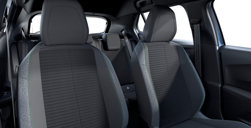 PEUGEOT-2008-ACTIVE-PURETECH-100-SS-MANUAL-Restyling-interior-trasera