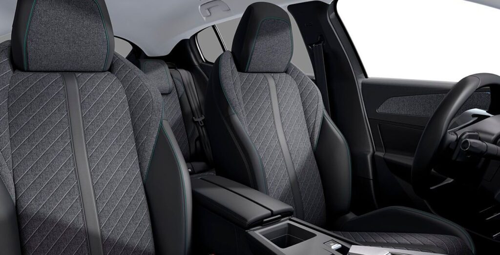 PEUGEOT-408-Allure-Puretech-interior-trasera