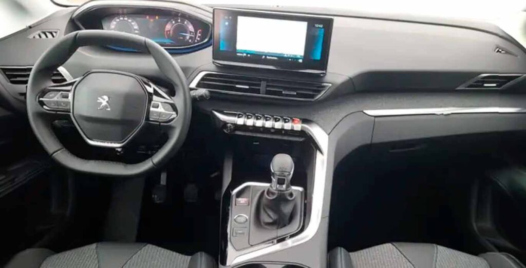 Peugeot-3008-1.2-interior1