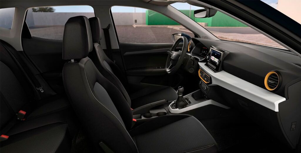 SEAT-Arona-1.0-TSI-Style-XL-interior-perfil