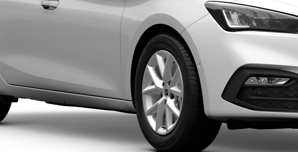 Seat León 2.0 TDI Style XL, detalle exterior del vehículo en renting