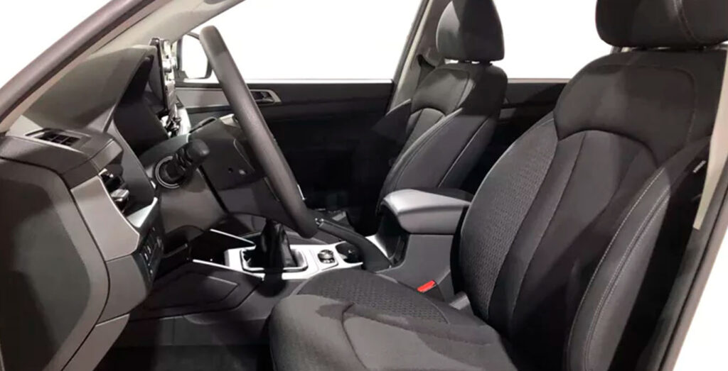 SsangYong Musso Sports 4x4 interior delantero: salpicadero y asientos