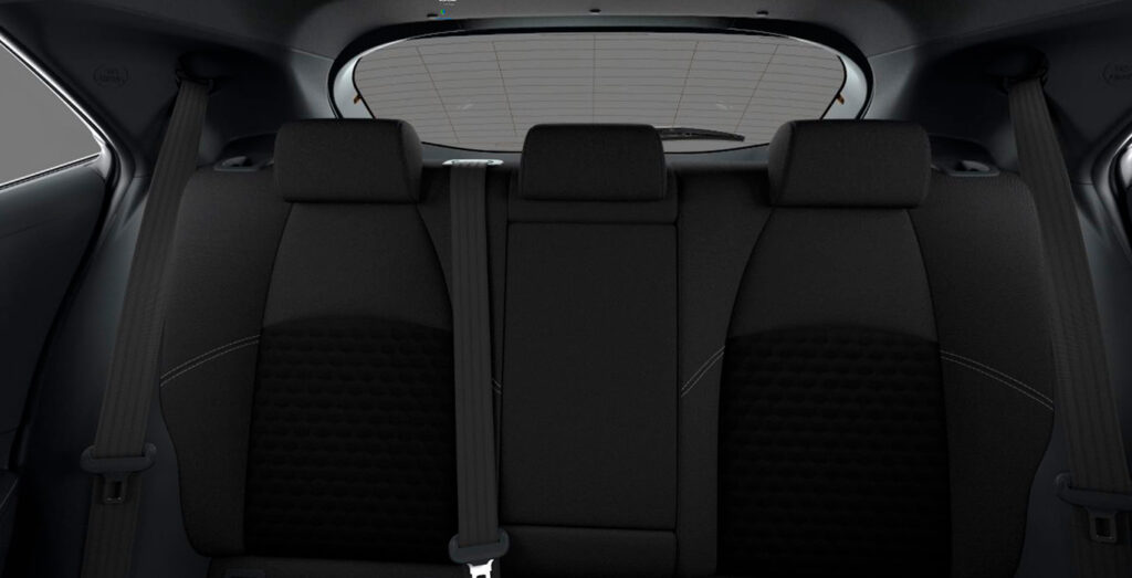 TOYOTA-COROLLA-140H-e-CVT-Active-Plus-interior-trasera