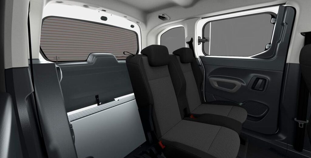 TOYOTA-Proace-City-Combi-VX-L1-2PL-interior-trasera