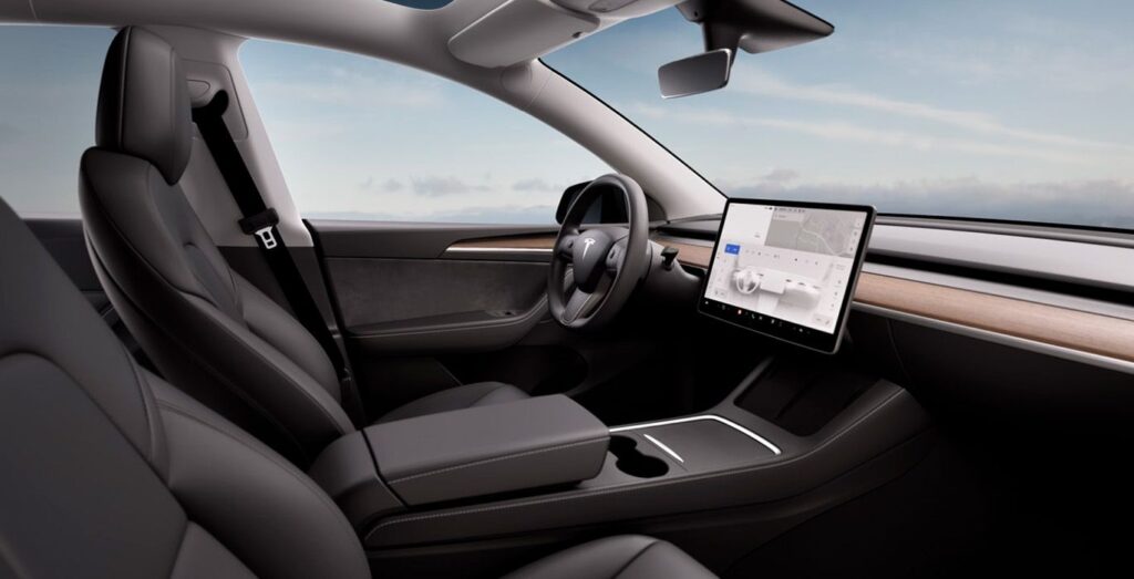Tesla-Model-Y-interior-perfil
