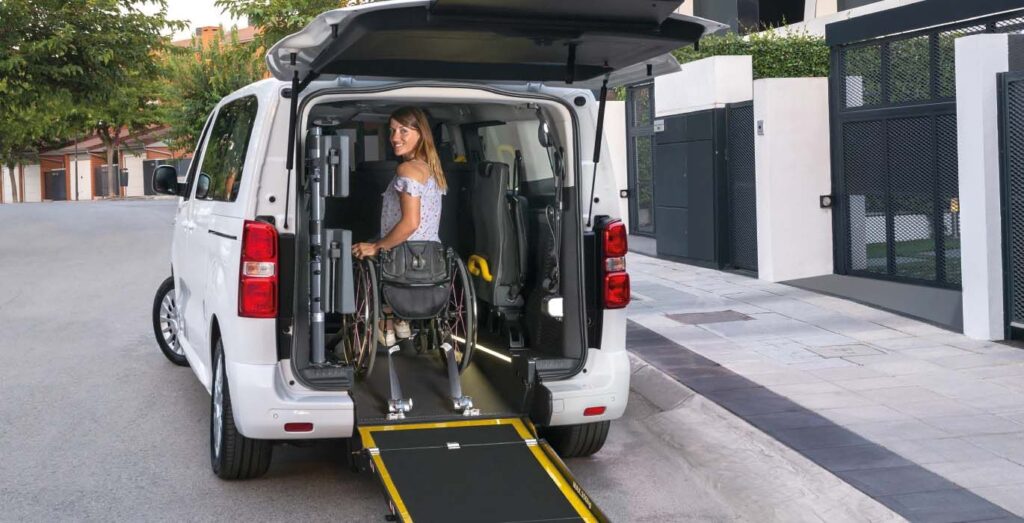 Toyota-Proace-Verso-Shuttle-VX-Plus-exterior-trasera-4