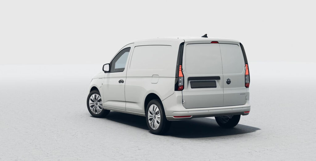 Vista trasera del Volkswagen Caddy Cargo PHEV 1.5 TSI eHybrid en renting