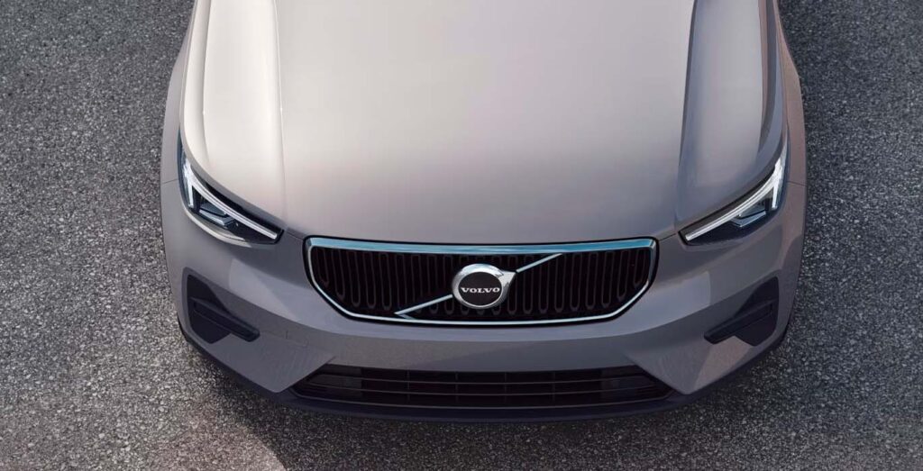 Volvo XC40 2.0 B3 G Core Auto, vista frontal exterior - renting en Madrid
