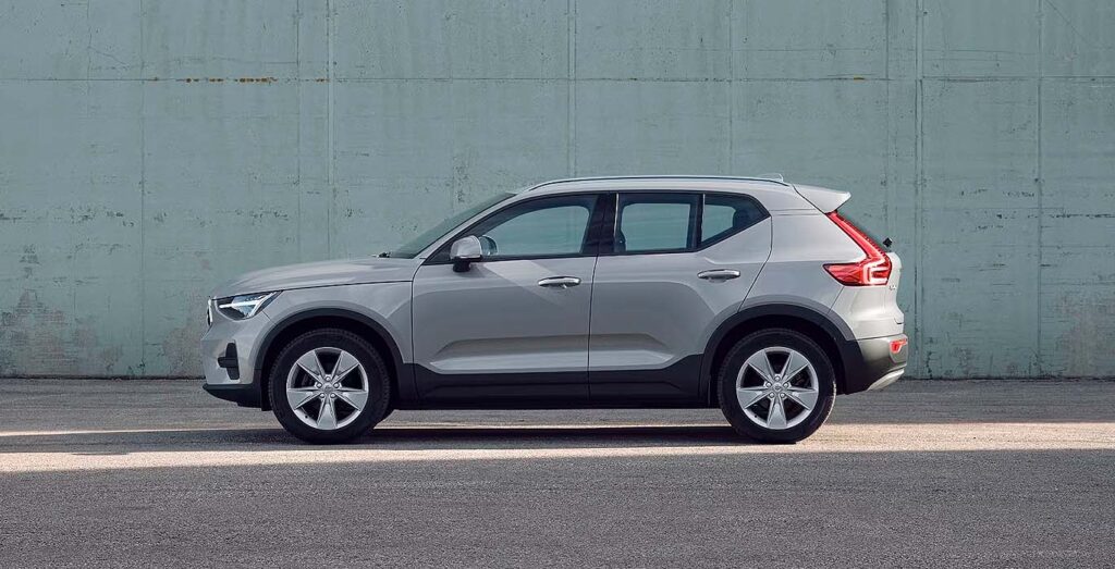 Volvo XC40 2.0 B3 G Core Auto en renting, vista lateral exterior