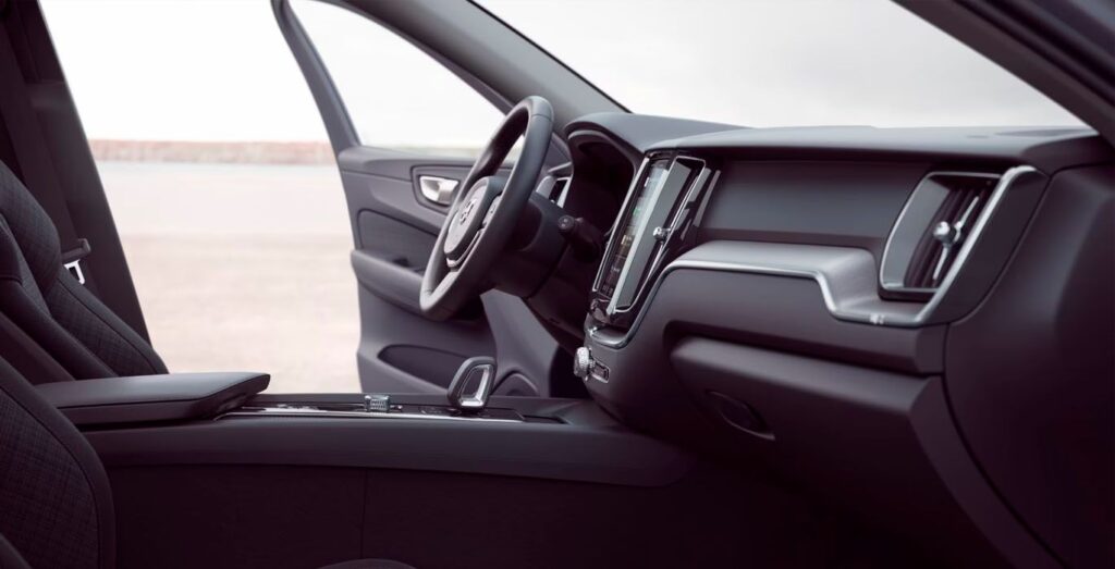 VOLVO-XC60-2.0-T6-AWD-Recharge-Core-Aut-interior-perfil