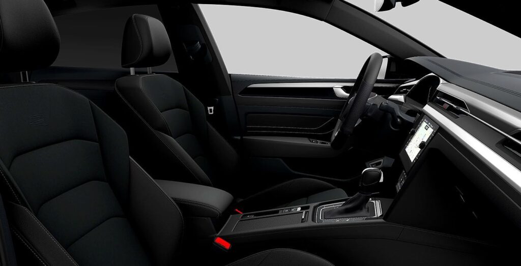 Volkswagen-Arteon-2.0-TDI-DSG-R-Line-interior-perfil