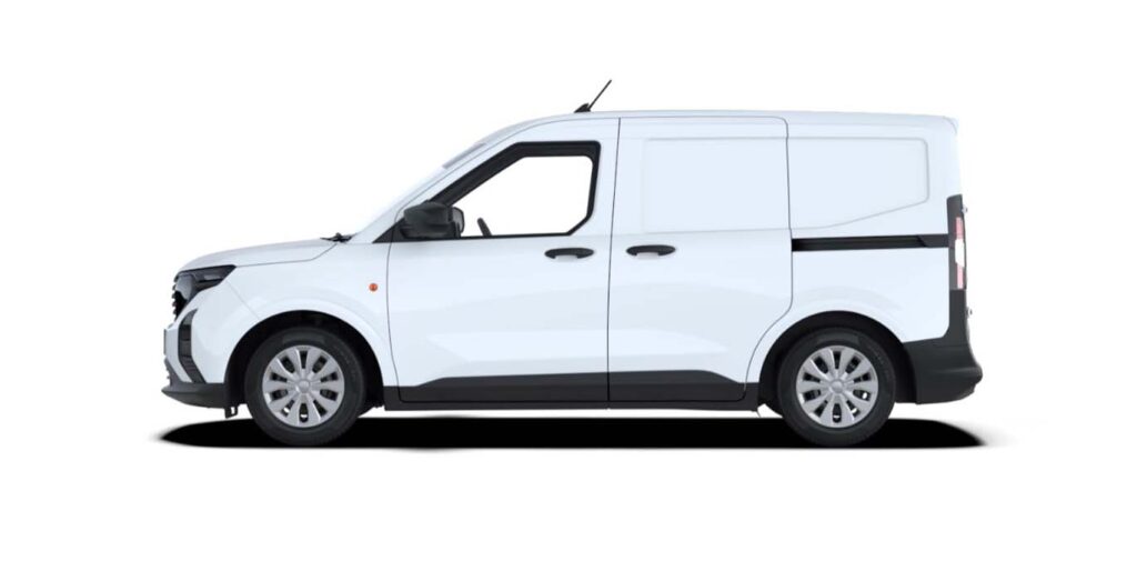 Ford Transit Courier blanca en renting, vista lateral, sobre fondo neutro en Renting Madrid