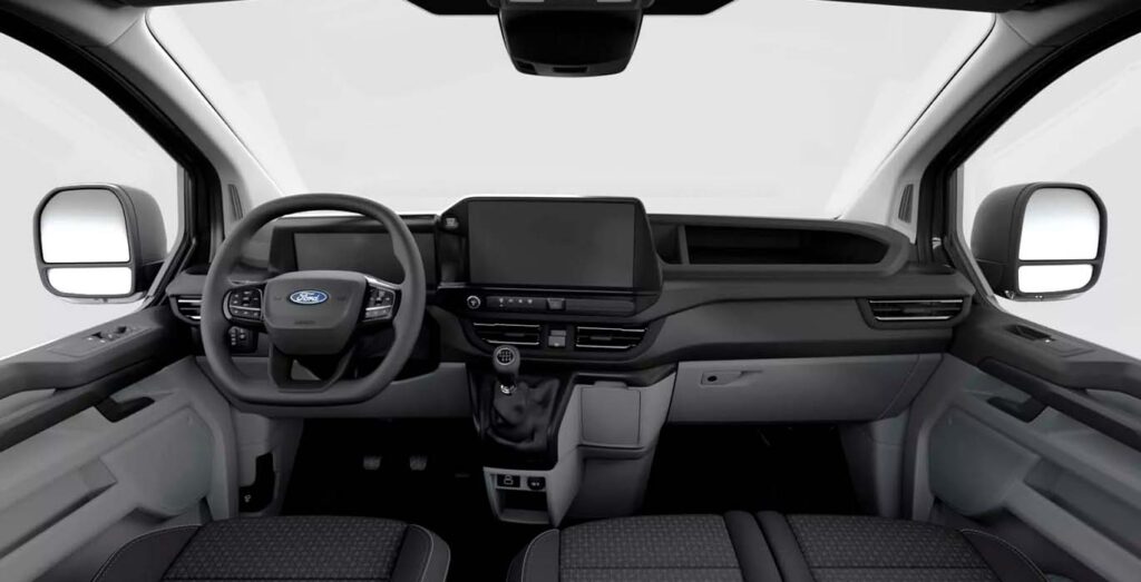 Interior de la Ford Transit Custom Furgón acabado Trend con salpicadero y volante