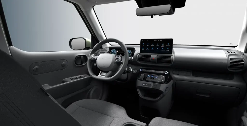 Interior delantero del Hyundai Inster 97CV 42kWh Klass en renting