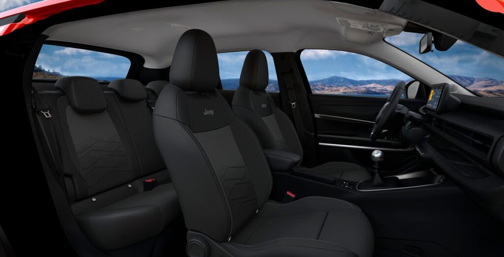 Jeep Avenger 1.2 G Altitude 74kW 100CV, vista interior de la zona trasera