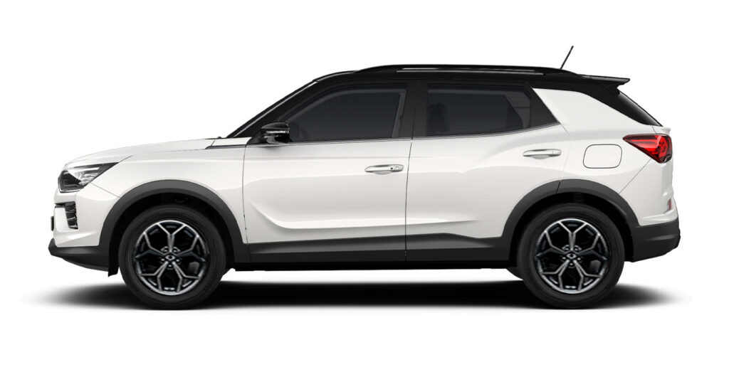 KGM Korando G15 GLP Urban Plus 4x2 vista lateral, coche disponible en renting en Madrid