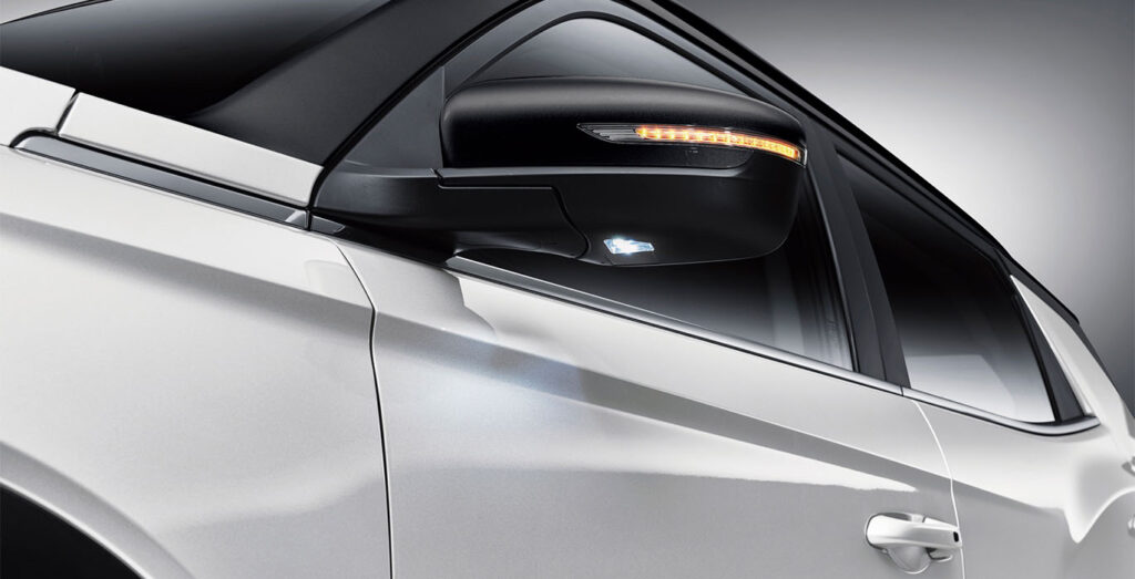 KGM Korando G15 GLP Urban Plus 4x2 en renting, detalle del retrovisor