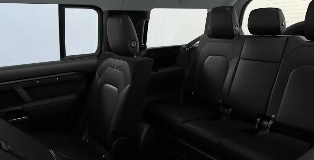Land Rover Defender 3.0D I6 250S MHEV, vista interior asientos traseros