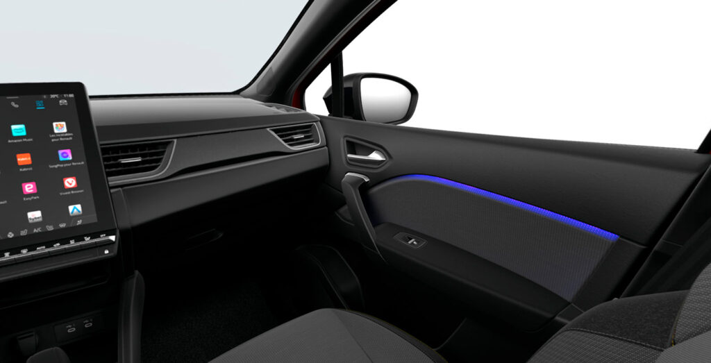 Interior delantero del Renault Captur Techno TCE EDC MHEV, salpicadero y asientos en renting