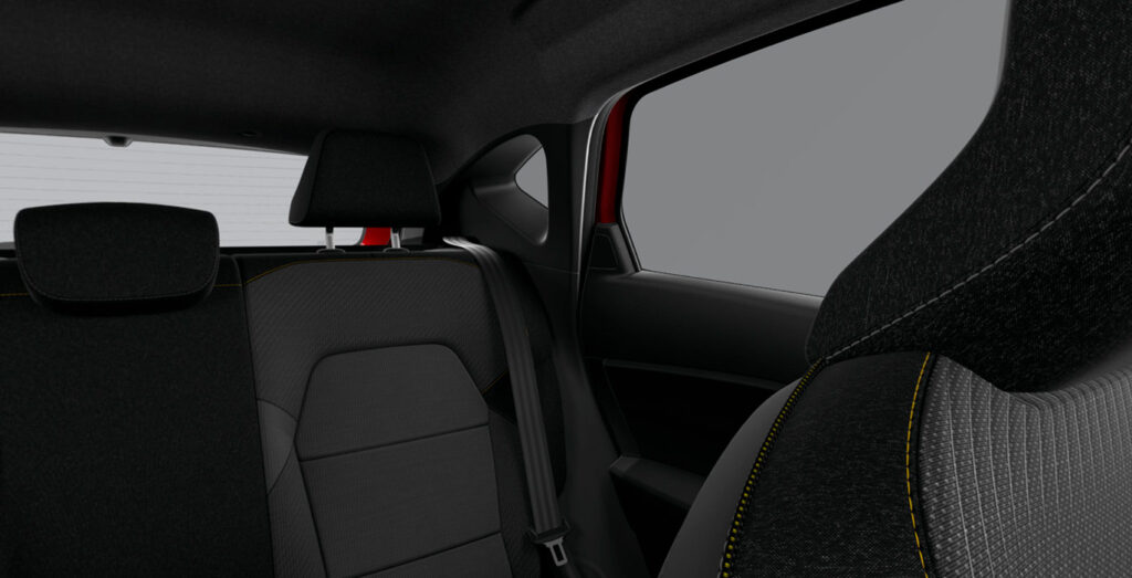 Interior trasero del Renault Captur Techno TCe EDC MHEV, disponible en renting