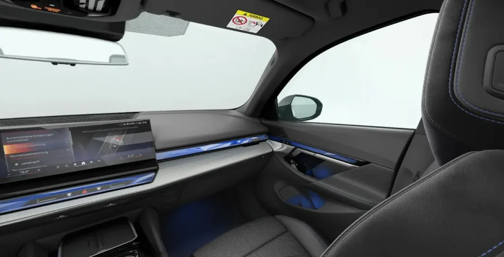 Interior delantero del BMW Serie 5 520d Touring en renting, salpicadero y asientos delanteros
