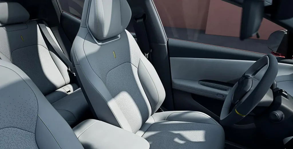 Lynk-Co-02-More-66kW-interior-delantera-II