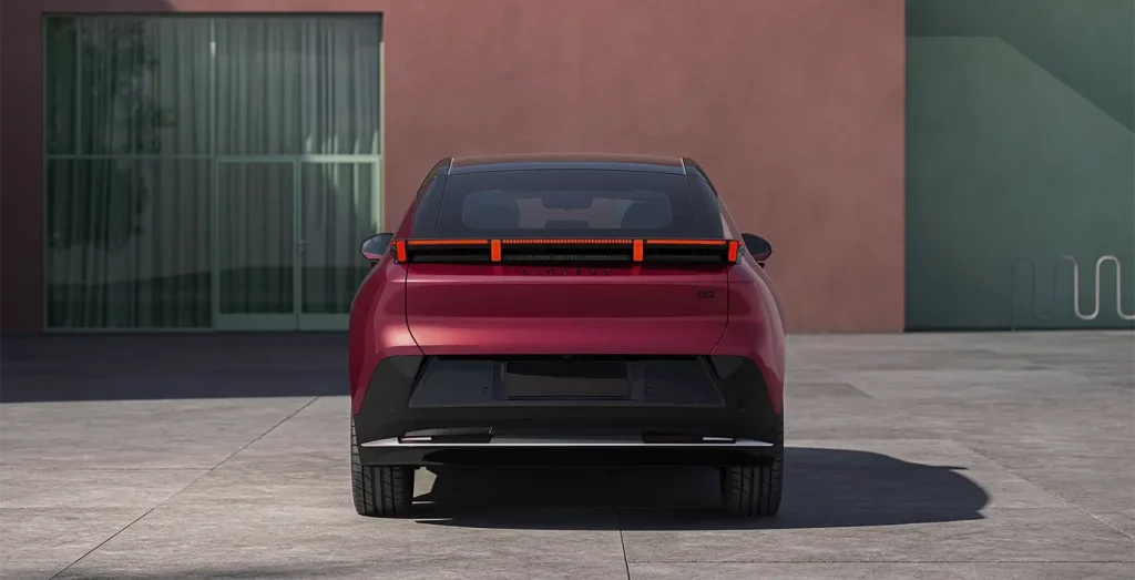 Lynk-Co-02-More-66kW-trasera