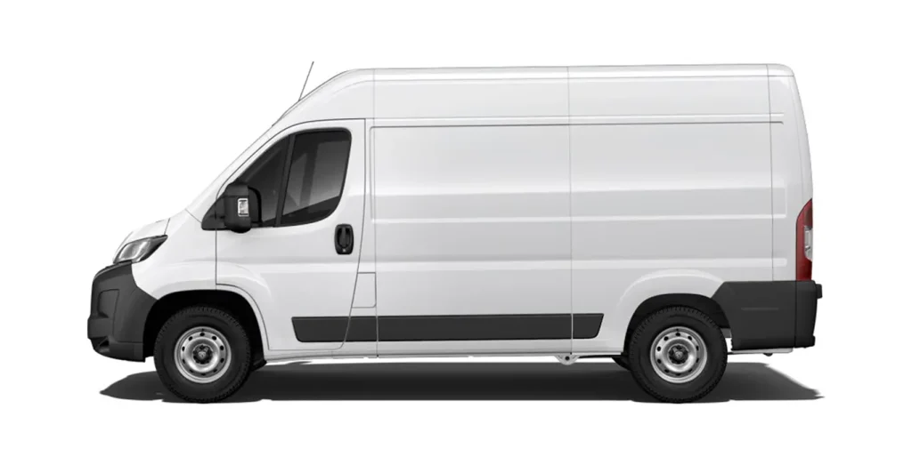 Peugeot Boxer 3.5 L2H2 BlueHDi vista lateral, furgoneta de alquiler en Madrid